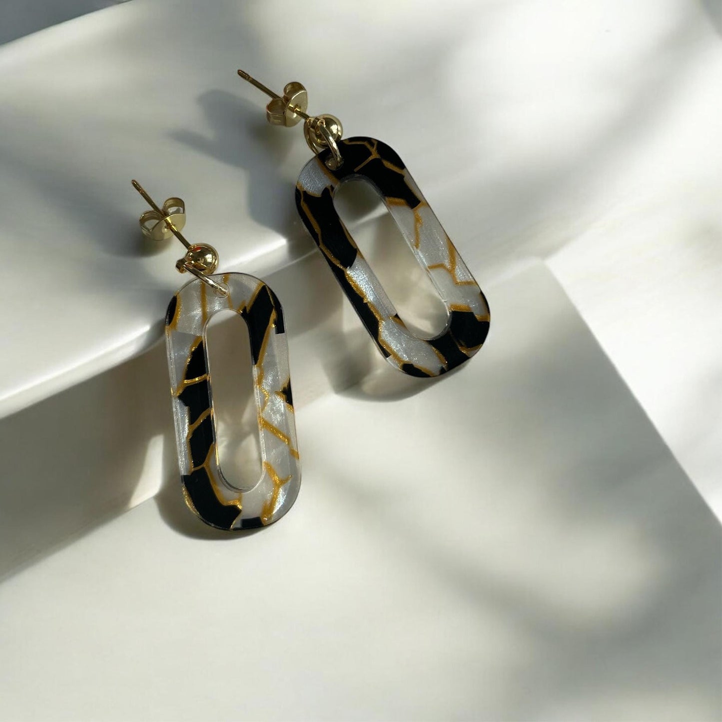 Ohrring »Fabienne« | allergikerfreundlich | Edelstahl vergoldet | gold schwarzes Acetat Acryl | leichte Statement-Ohrringe | Schmuck