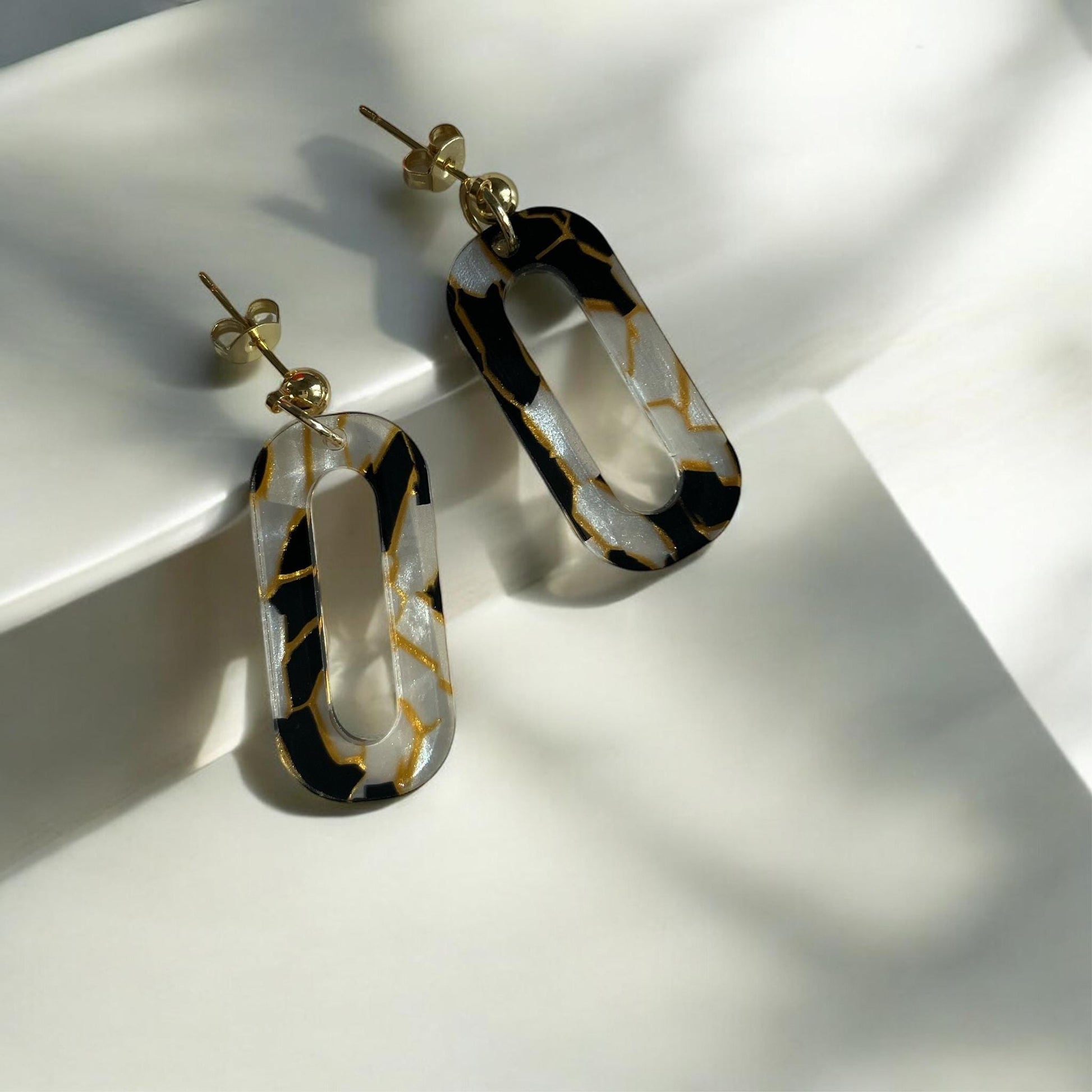 Ohrring »Fabienne« | allergikerfreundlich | Edelstahl vergoldet | gold schwarzes Acetat Acryl | leichte Statement-Ohrringe | Schmuck