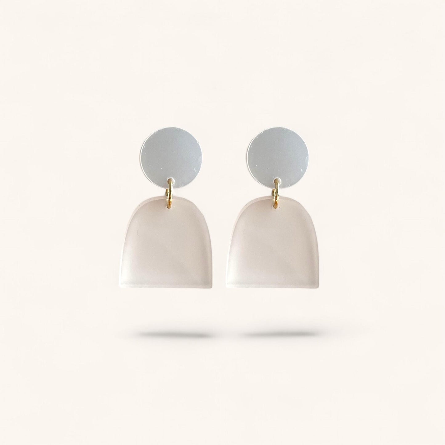 Ohrring »Klara« | allergikerfreundlich | weißes Acryl | minimalistisch | leichte Statement-Ohrringe | Schmuck | Geschenk für Freundin