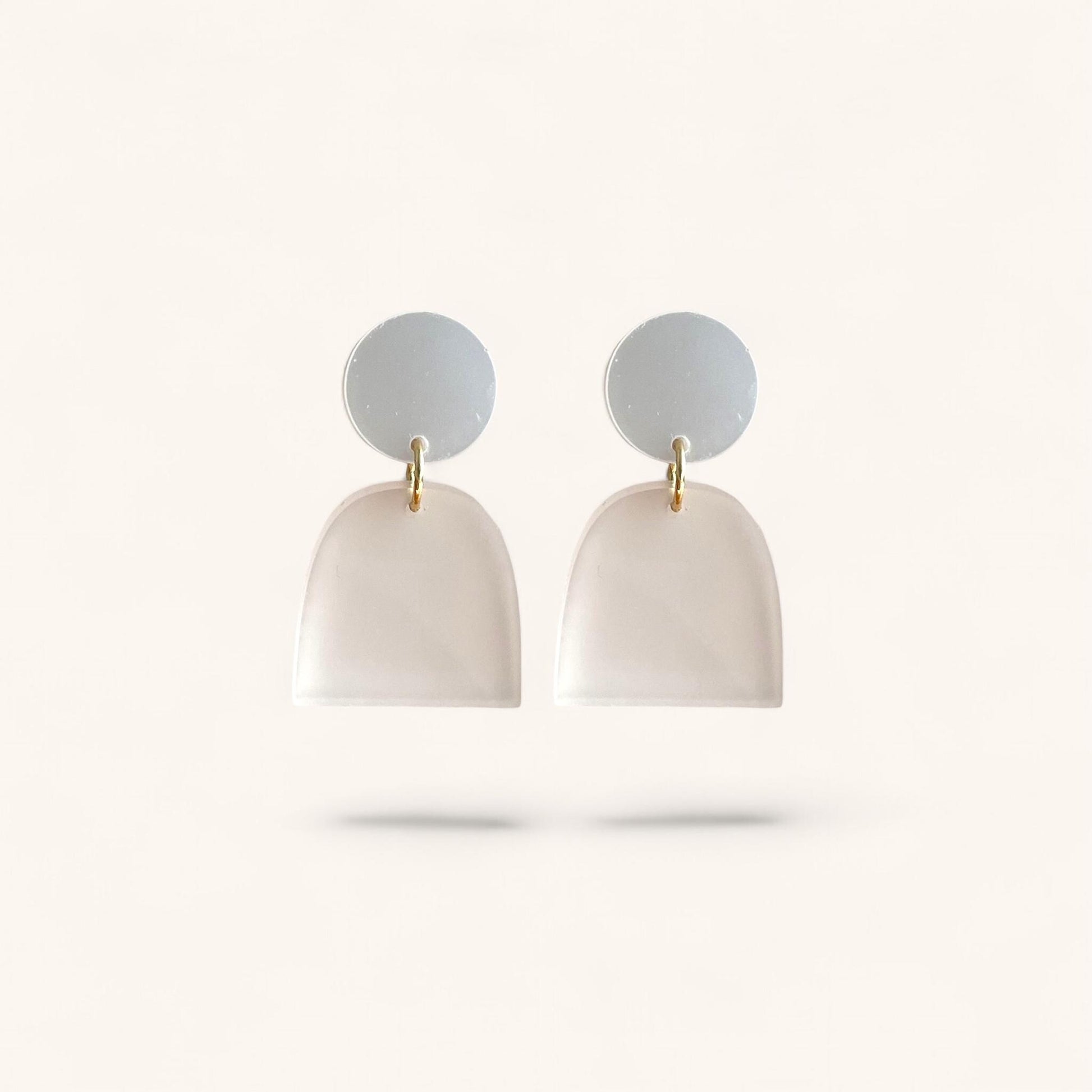 Ohrring »Klara« | allergikerfreundlich | weißes Acryl | minimalistisch | leichte Statement-Ohrringe | Schmuck | Geschenk für Freundin