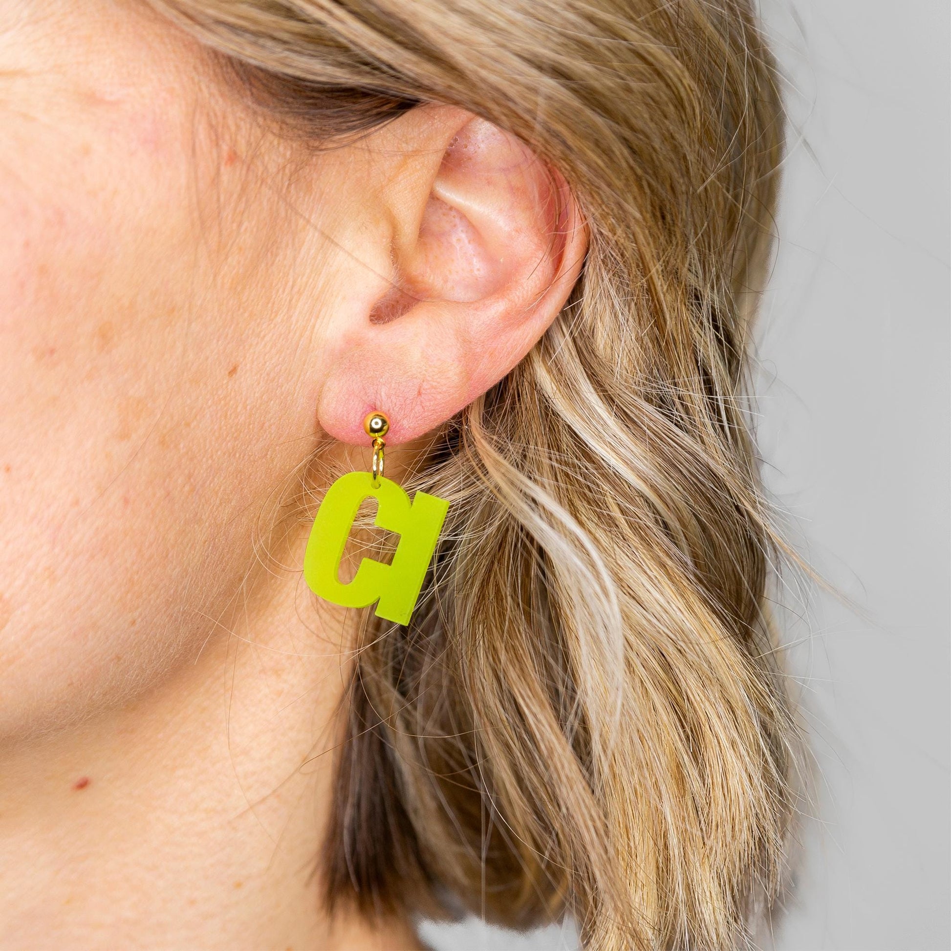 Ohrring »ciao« | allergikerfreundlich | Edelstahl vergoldet | hellgrünes Acryl | leichte Statement-Ohrringe | | Schmuck | Geschenk