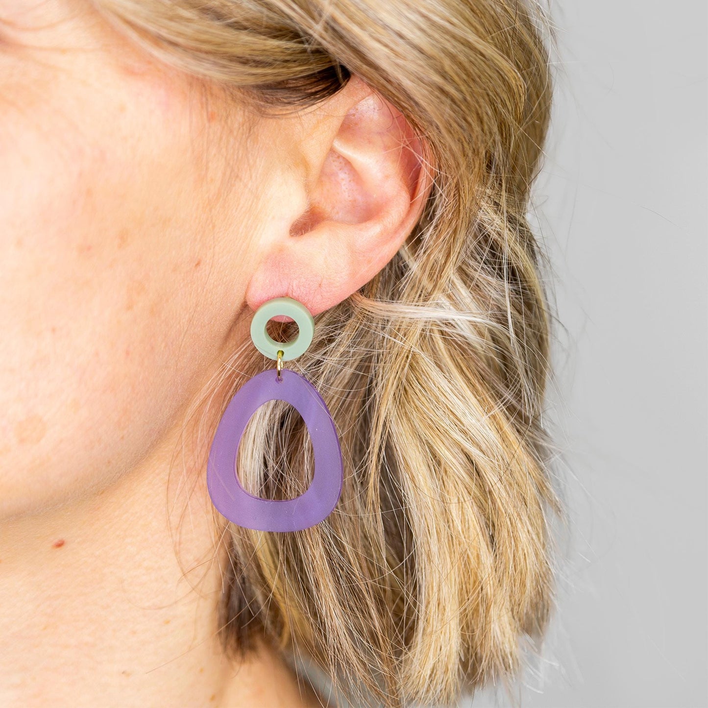 Ohrring »Josephine« | allergikerfreundlich | lila und grünes Acryl | leichte Statement-Ohrringe | Schmuck | Geschenk beste Freundin