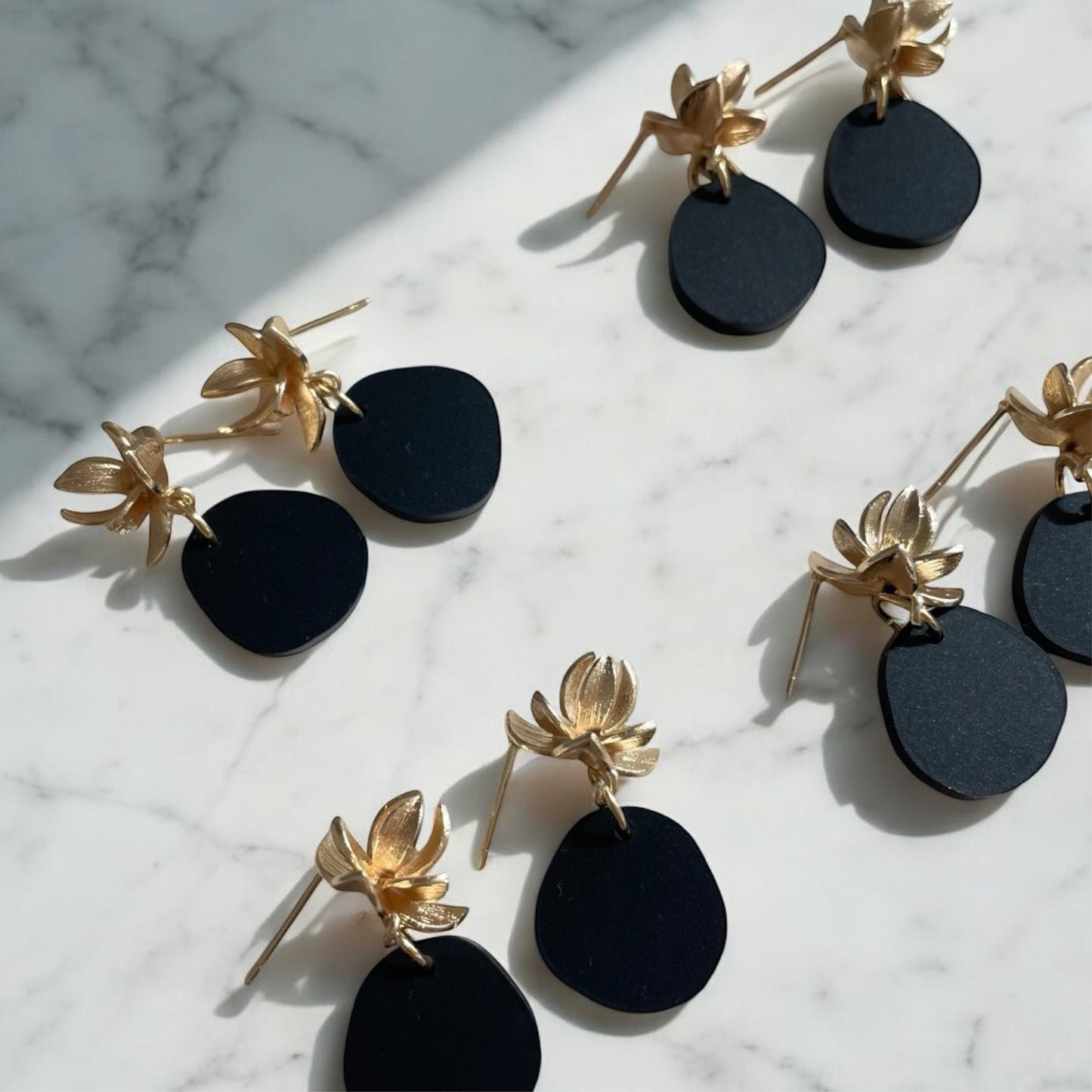 Ohrring »Florentine« | allergikerfreundlich | Edelstahl vergoldet | schwarzes Acryl | leichte Statement-Ohrringe | Schmuck | Geschenk