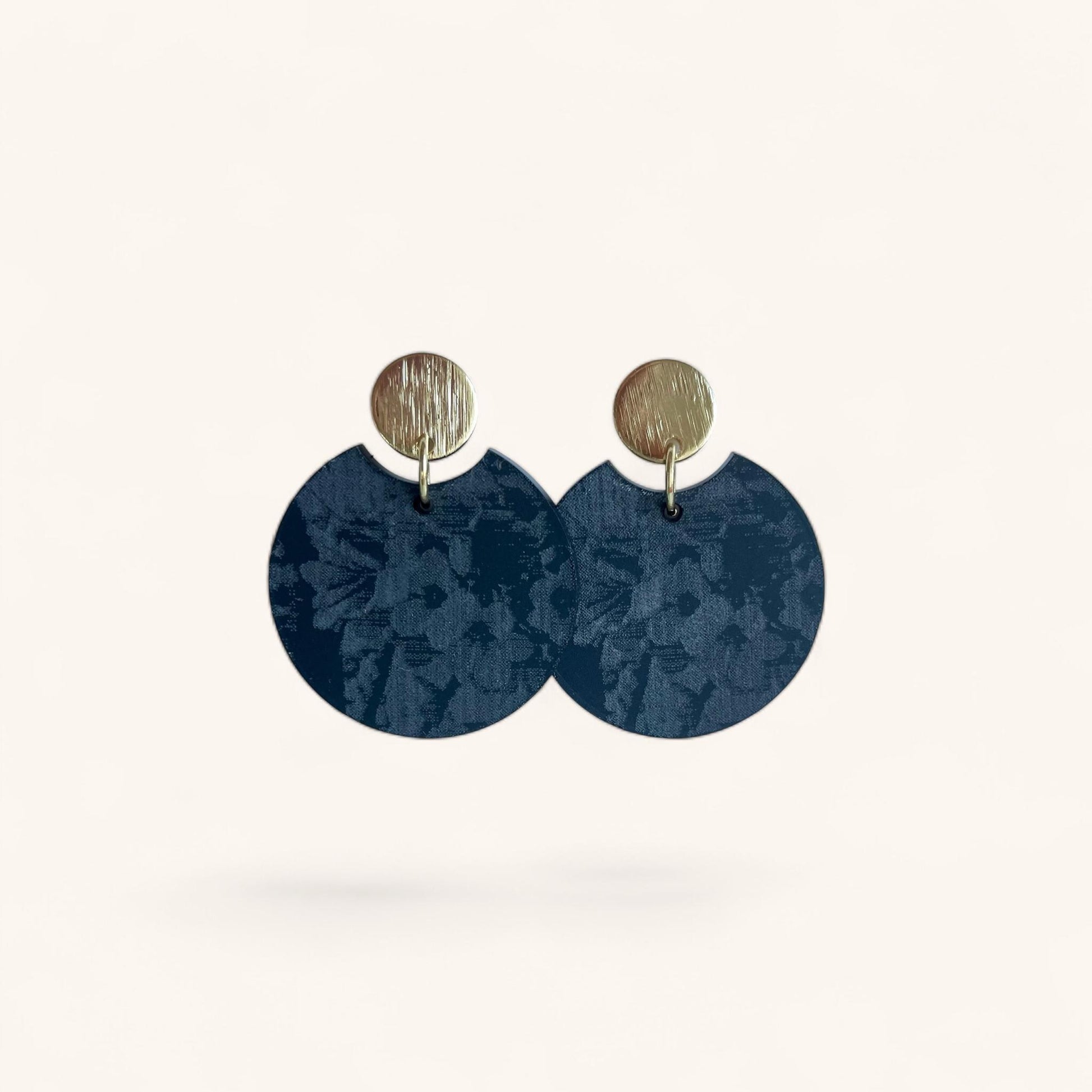 Ohrring »Gertrude« | allergikerfreundlich | schwarz mattes Acryl | eco | Stecker 18 K vergoldetes Edelstahl | leichte Statement-Ohrringe