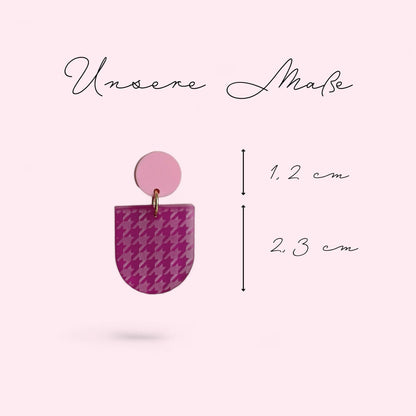 Ohrring »Babette« | allergikerfreundlich | pink satiniertes Acryl | leichte Statement-Ohrringe | Gravur Hahnentritt | Schmuck | Geschenk