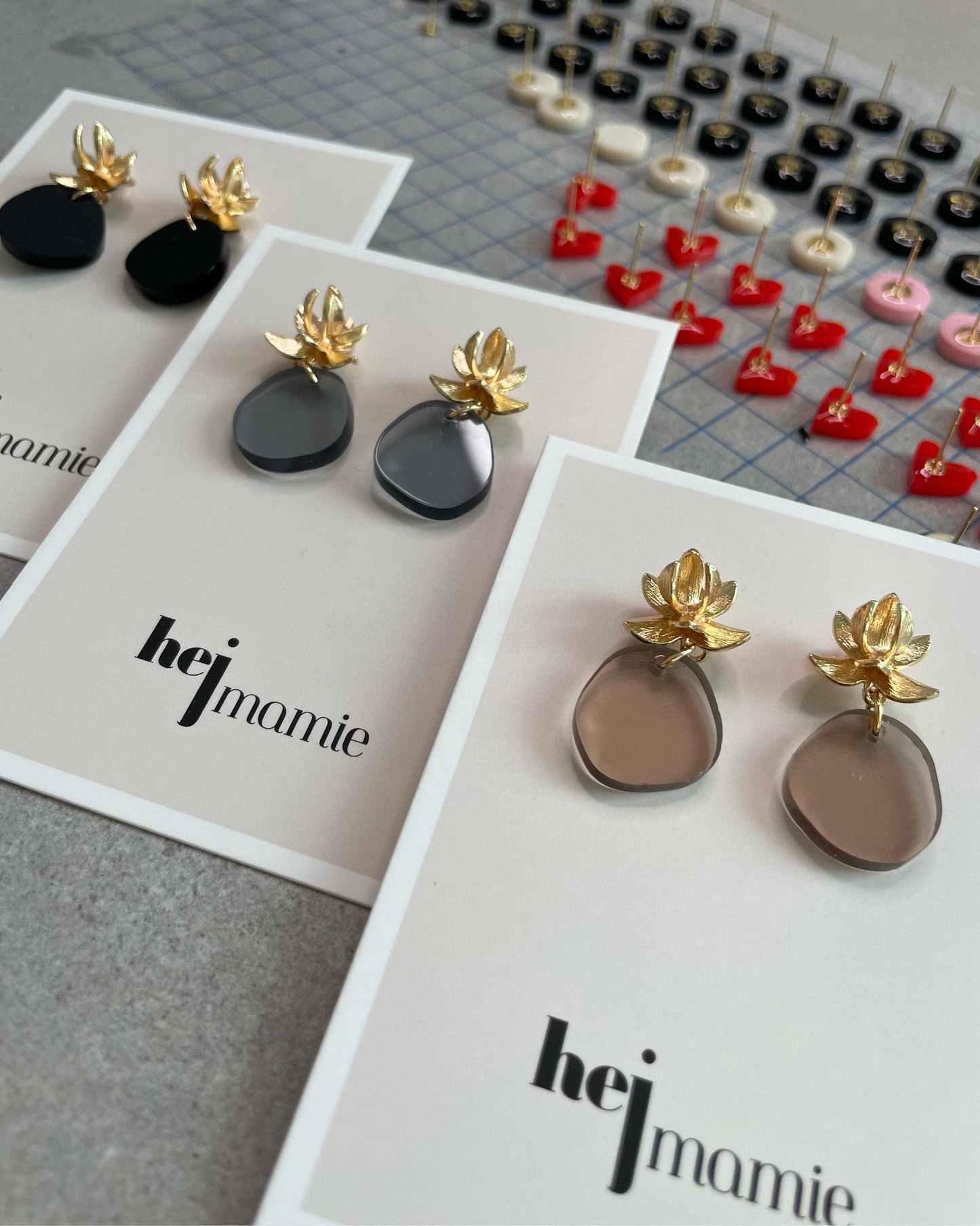 Ohrring »Florentine« | allergikerfreundlich | Edelstahl vergoldet | schwarzes Acryl | leichte Statement-Ohrringe | Schmuck | Geschenk