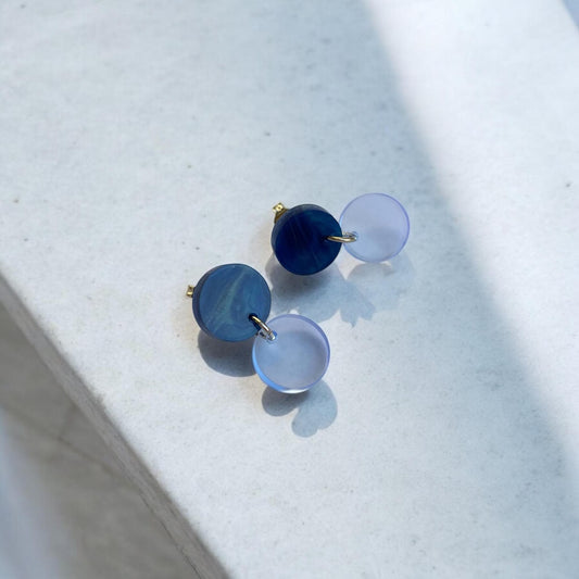 Ohrring »Lotta« | Farbvarianten |allergikerfreundlich | blaues und transparentes Acryl | leichte Statement-Ohrringe | Schmuck | Geschenk