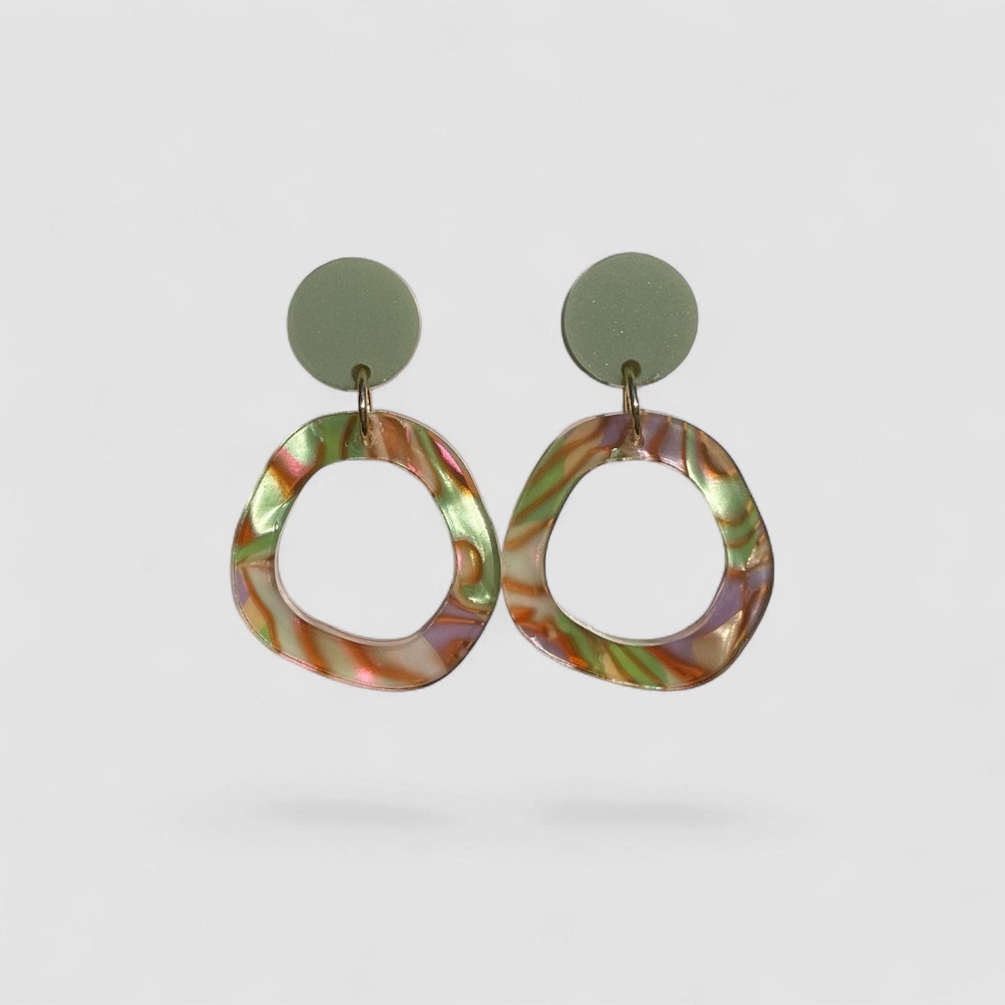 Ohrring »Frida« | allergikerfreundlich | Edelstahl vergoldet | olivefarbenes Acryl | Acetat | leichte Statementohrringe | Schmuck | Geschenk