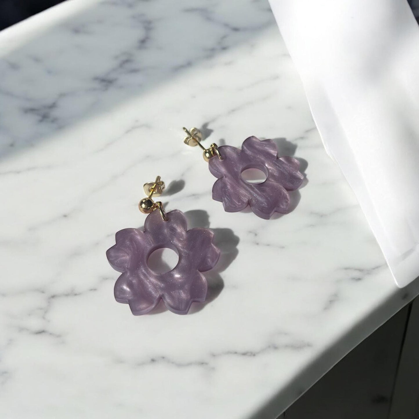 Ohrring »Flora« | allergikerfreundlich | marmoriertes Acryl | lila | leichte Statement-Ohrringe | Schmuck | Geschenk