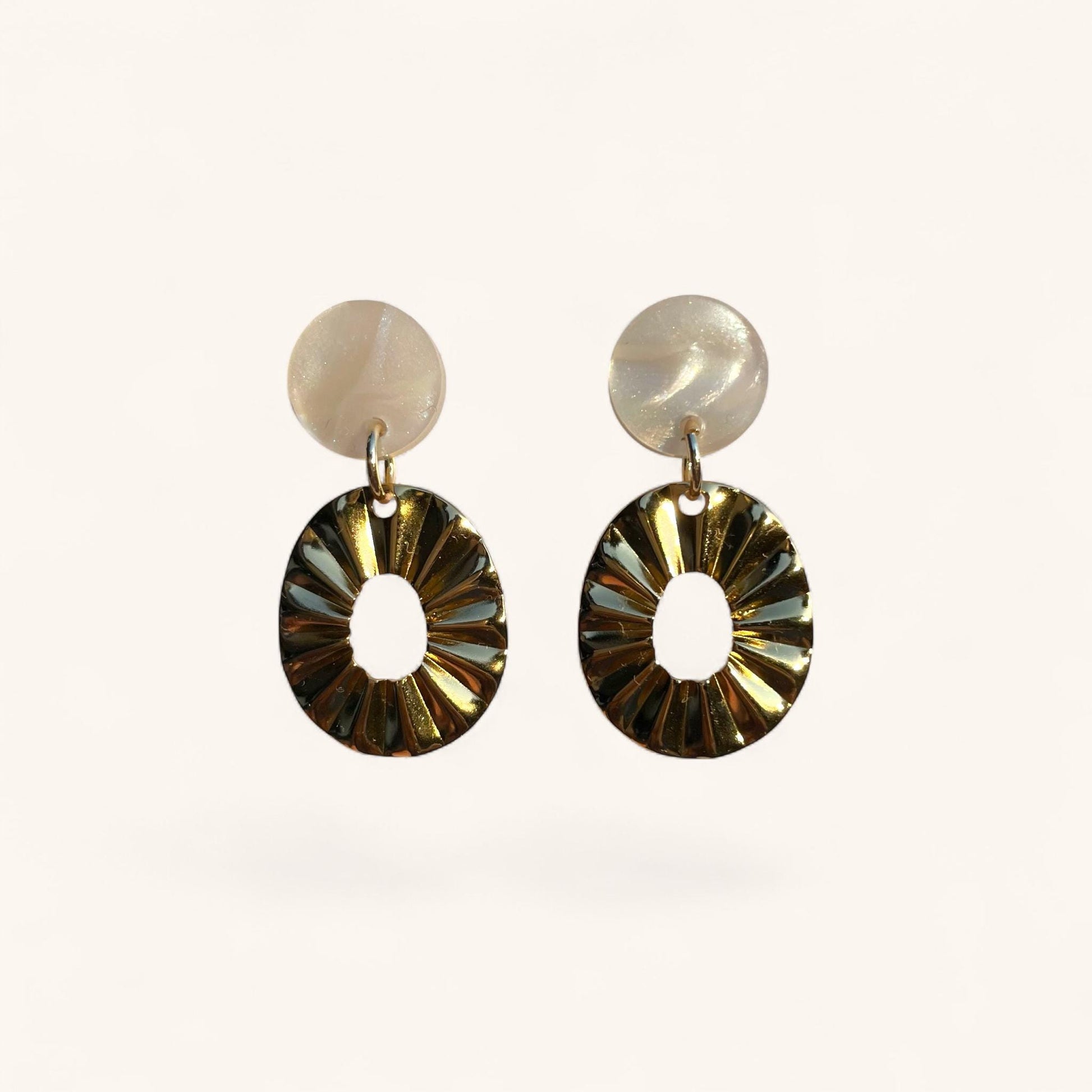 Ohrring »Erna« | allergikerfreundlich | Acryl in Perlmuttoptik | Edelstahl vergoldet| leichte Statement-Ohrringe | Schmuck | Geschenk