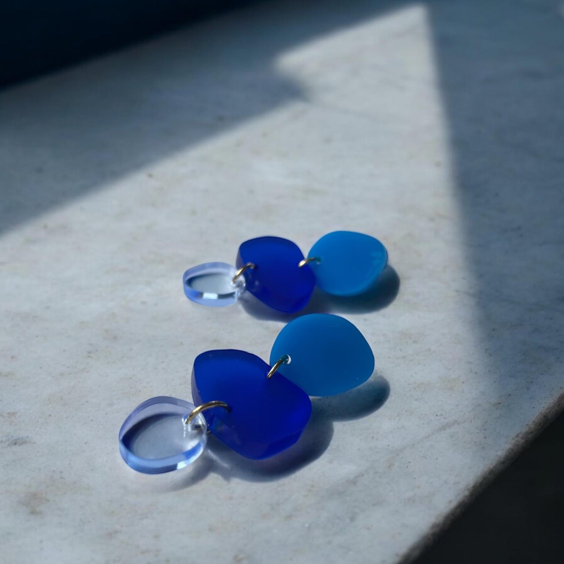 Ohrring »Freja« | allergikerfreundlich | asymmetrisch | 3-teilig | Blau | leichte Statement-Ohrringe | Schmuck | Geschenk