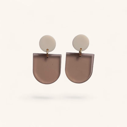 Ohrring »Cora« | allergikerfreundlich | braunes Acryl | matt und transparent | minimalistisch | leichte Statement-Ohrringe | Schmuck