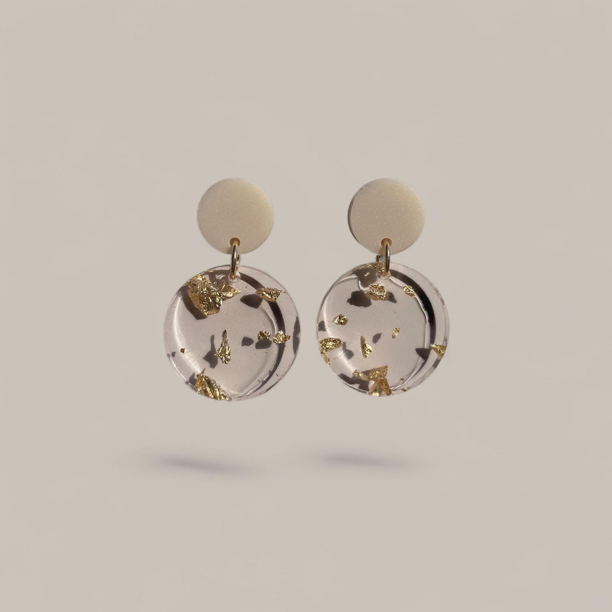 Ohrring »Alexandra« | allergikerfreundlich | beige und transparent mit Blattgold | festlich | leichte Statement-Ohrringe | Schmuck