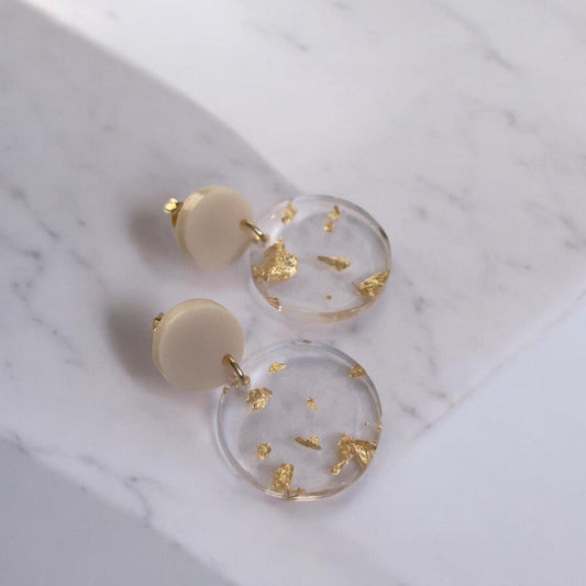 Ohrring »Alexandra« | allergikerfreundlich | beige und transparent mit Blattgold | festlich | leichte Statement-Ohrringe | Schmuck