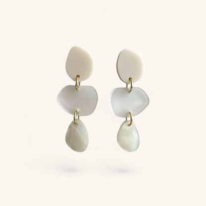Ohrring »Freja« | allergikerfreundlich | asymmetrisch | 3-teilig | beige, Milchglas, rosa | leichte Statement-Ohrringe | Schmuck | Geschenk