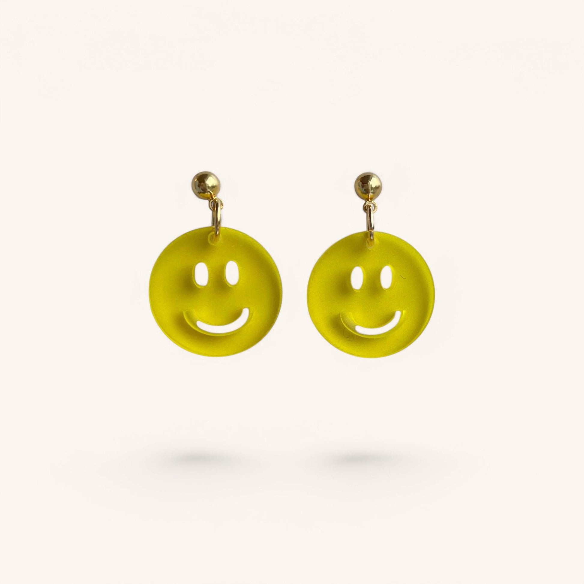 Ohrring »Smiley« | allergikerfreundlich | gelb transparentes Acryl | Edelstahl vergoldet | leichte Statement-Ohrringe | Geschenk