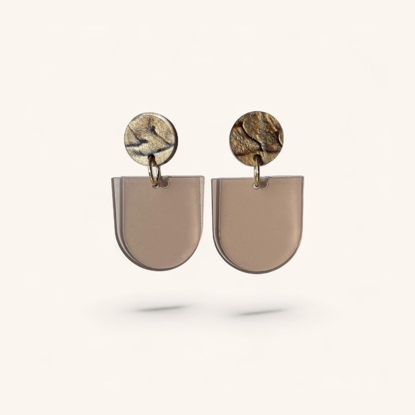 Ohrring »Cora« | allergikerfreundlich | braun-marmoriertes und braun-transparentes Acryl | leichte Statement-Ohrringe | Schmuck