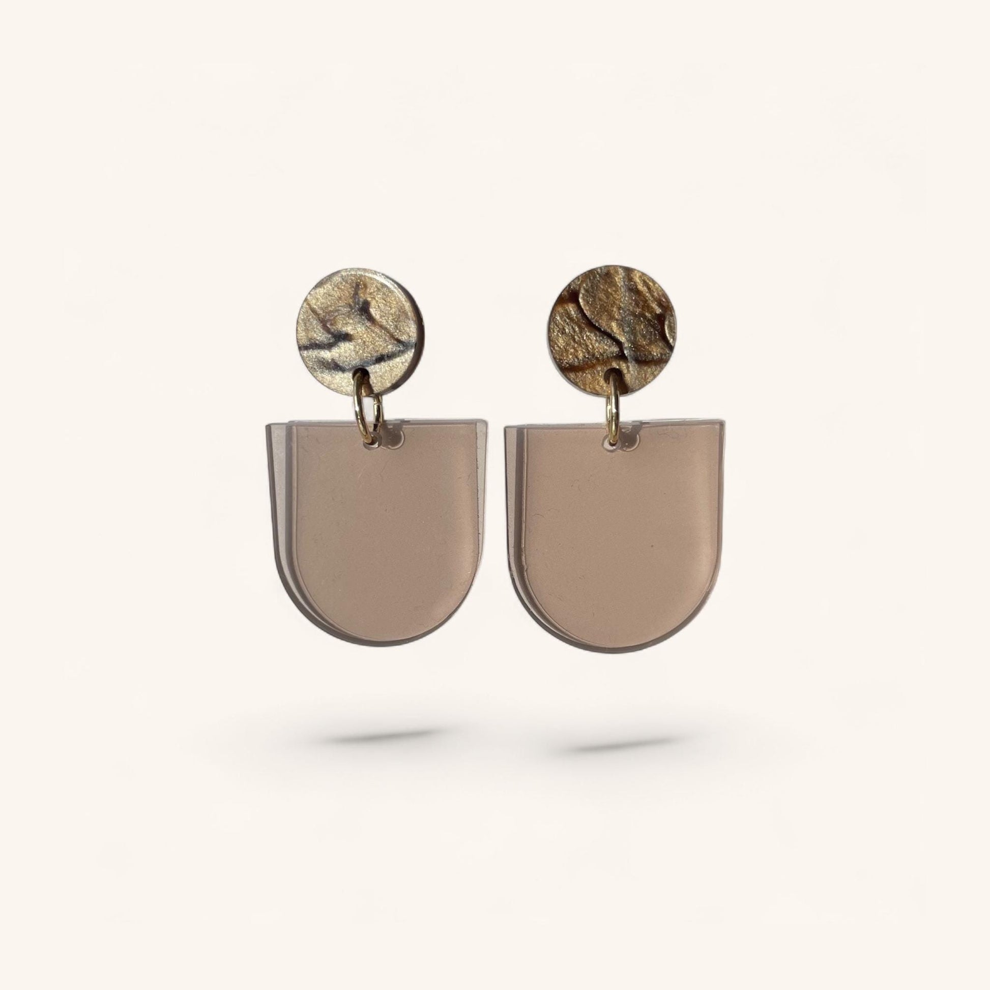 Ohrring »Cora« | allergikerfreundlich | braun-marmoriertes und braun-transparentes Acryl | leichte Statement-Ohrringe | Schmuck