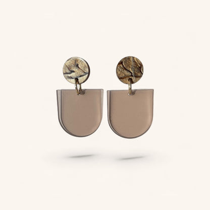 Ohrring »Cora« | allergikerfreundlich | braun-marmoriertes und braun-transparentes Acryl | leichte Statement-Ohrringe | Schmuck