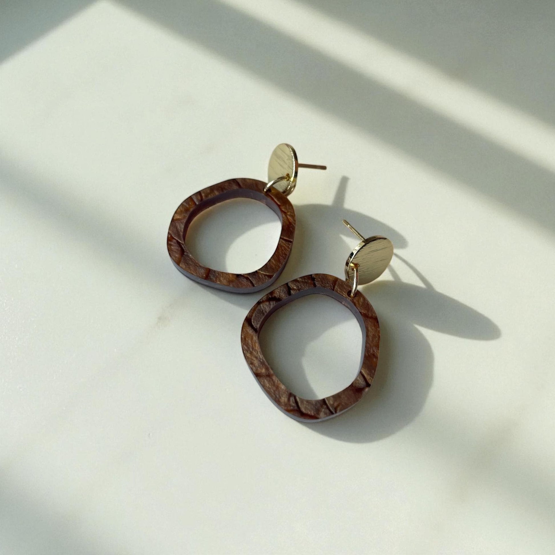 Ohrring »Ida« | allergikerfreundlich | Messing vergoldet | braun marmoriertes Acryl | leichte Statement-Ohrringe | Schmuck | Geschenk