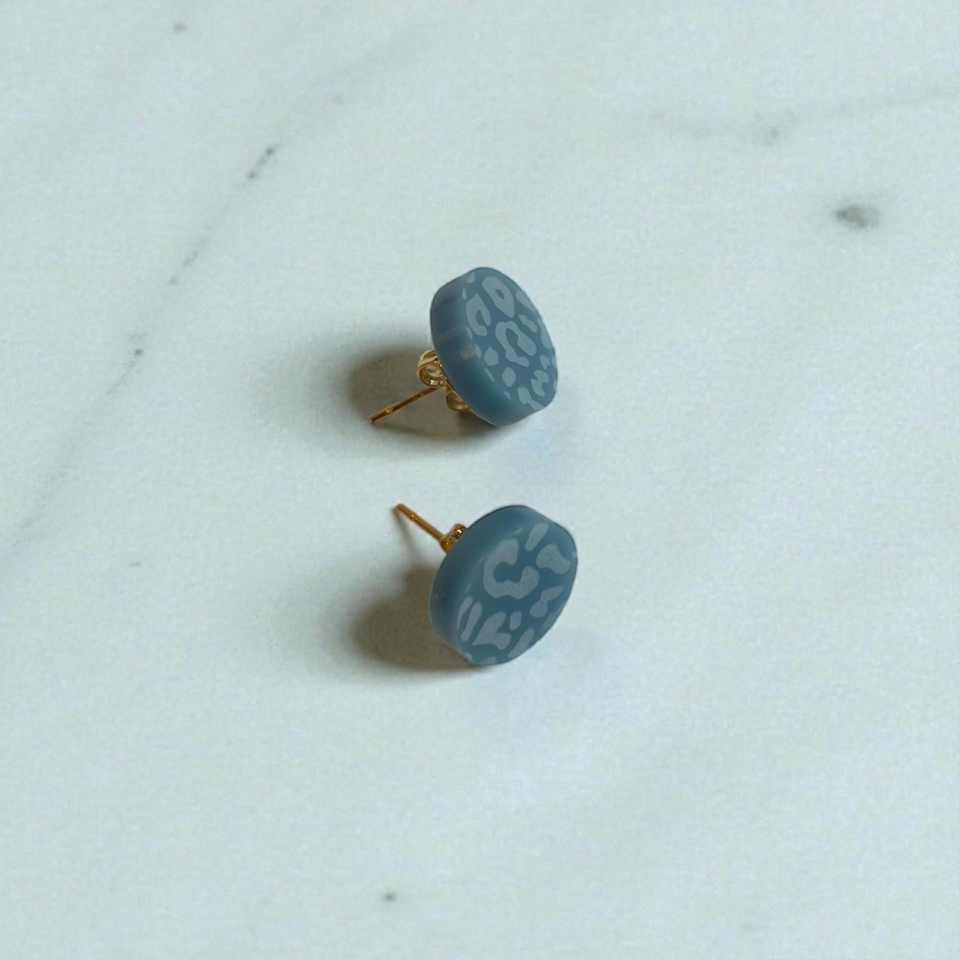 Ohrring-Stecker »Leonie« | allergikerfreundlich | blau matt graviertes Acryl | leicht