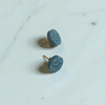 Ohrring-Stecker »Leonie« | allergikerfreundlich | blau matt graviertes Acryl | leicht