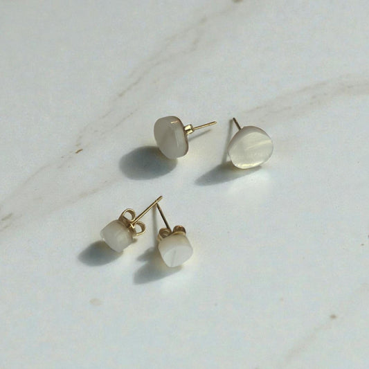 Ohrring-Stecker »Ida« | allergikerfreundlich | Acryl Perlmutt weiß | leicht | asymmetrisch