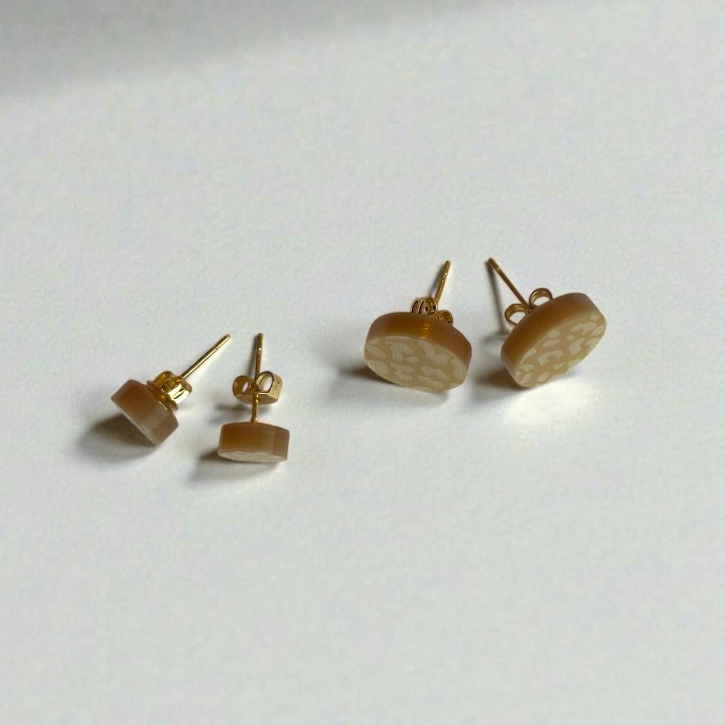 Ohrring-Stecker »Leonie« | allergikerfreundlich | gold matt graviertes Acryl | leicht
