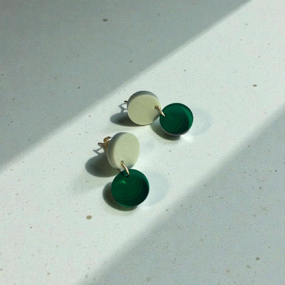 Ohrring »Lotta« | Farbvarianten | allergikerfreundlich | olivgrün und grün transparentes Acryl | leichte Statement-Ohrringe | Schmuck