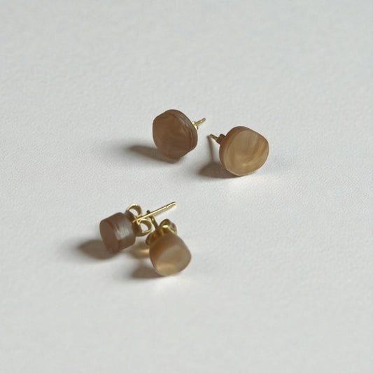 Ohrring-Stecker »Ida« | allergikerfreundlich | Acryl Perlmutt gold | leicht | asymmetrisch