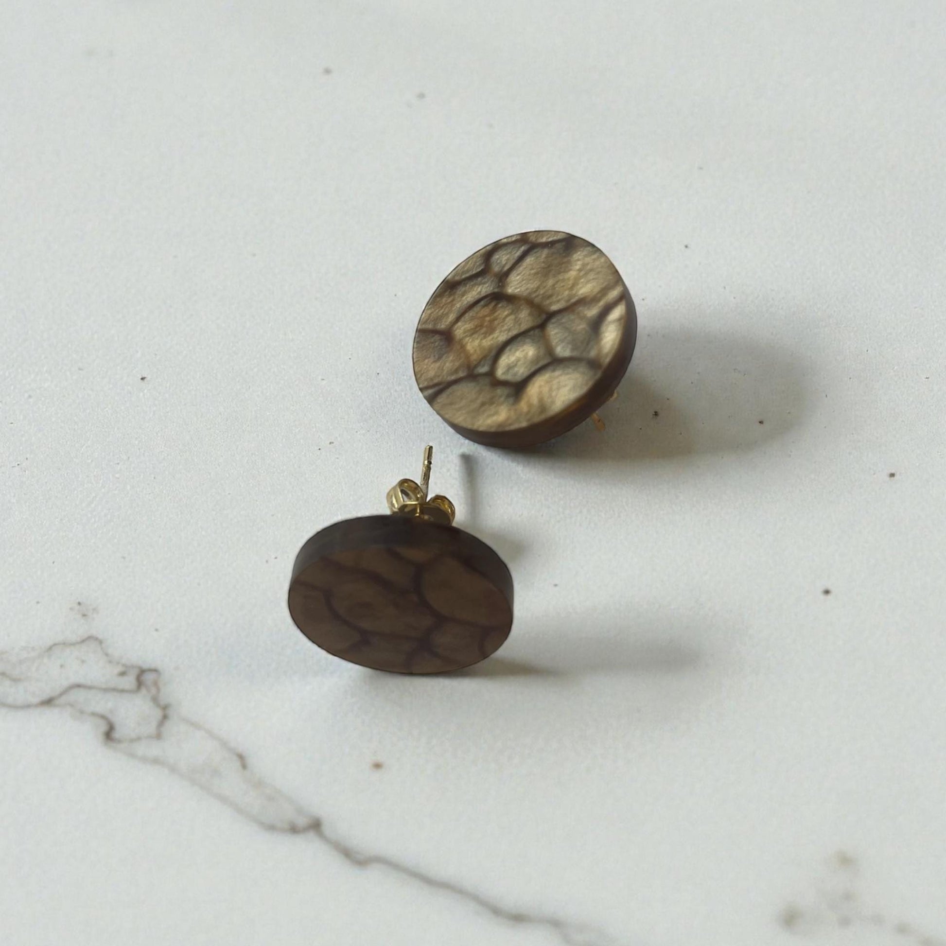 Ohrring-Stecker »Marianne« | allergikerfreundlich | Acryl in Perlmutt braun | großer Kreis