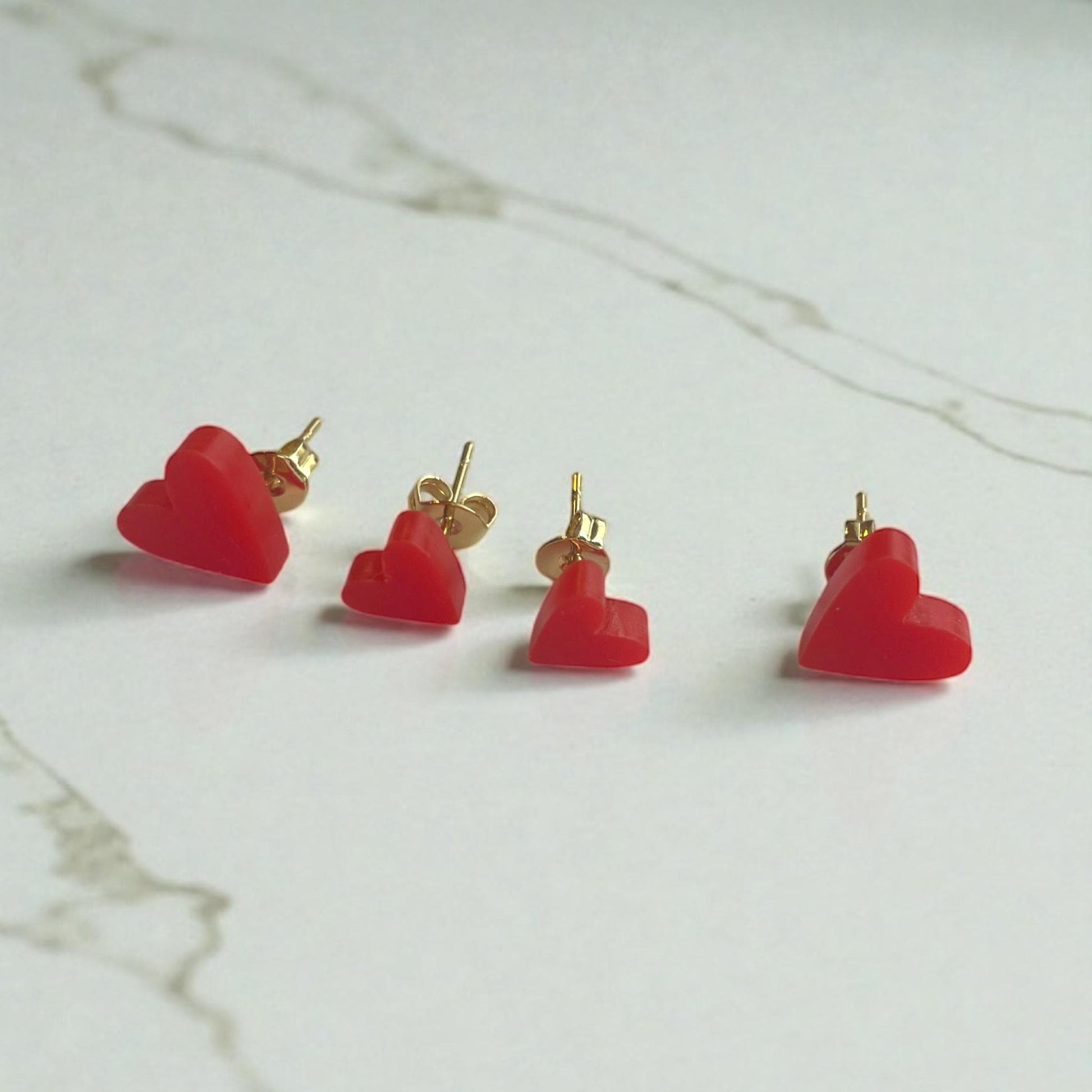 Ohrring-Stecker »Valentina« | allergikerfreundlich | Herz | rot glänzendes Acryl | zwei Größen