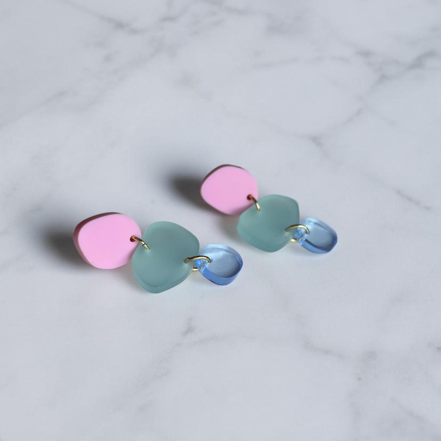 Ohrring »Freja« | allergikerfreundlich | asymmetrisch | 3-teilig | rosa, Frost, hellblau transparent | leichte Statement-Ohrringe | Schmuck