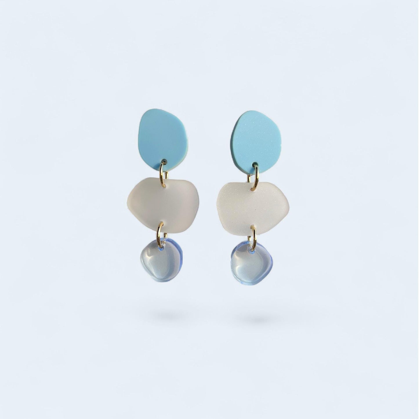 Ohrring »Freja« | allergikerfreundlich | asymmetrisch | 3-teilig | hellblau matt, Milchglas, hellblau transparent | Statement-Ohrring