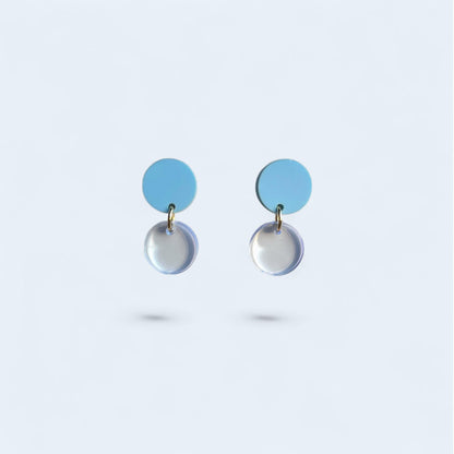 Ohrring »Lotta« | Farbvarianten | allergikerfreundlich | hellblau und hellblau transparentes Acryl | leichte Statement-Ohrringe | Schmuck