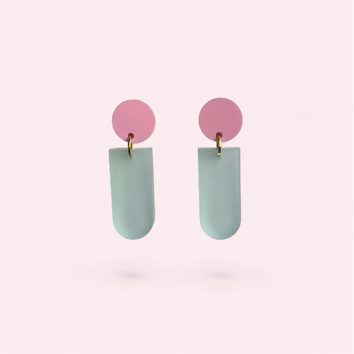 Ohrring »Lisbeth« | allergikerfreundlich | rosa matt und Frost satiniert | Trendfarbe | leichte Statement-Ohrringe | Schmuck