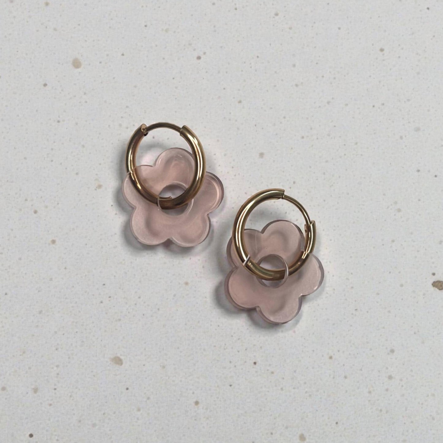 Creolen + Acryl-Anhänger »Blume braun« | Creolen Edelstahl 18K vergoldet | Acryl in braun transparent| leichte Statement-Ohrringe