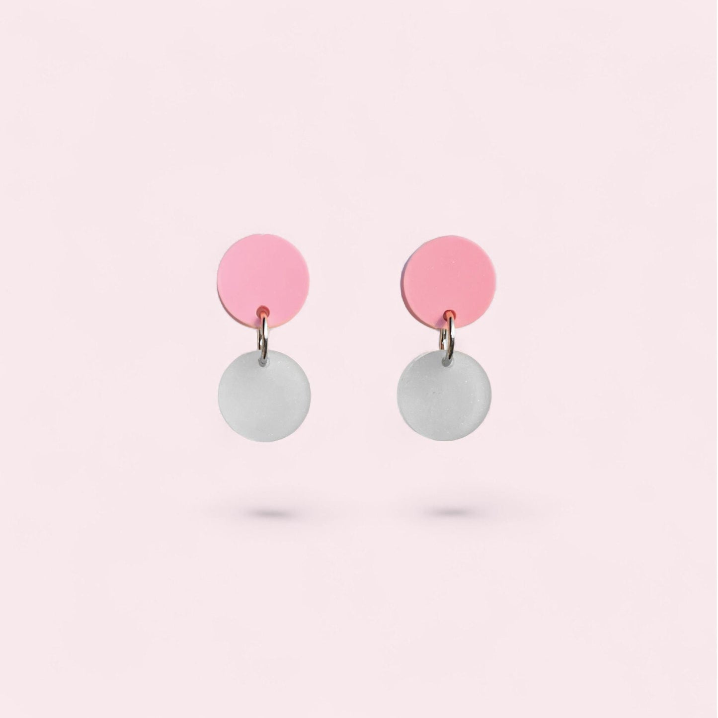 Ohrring »Lotta« | Farbvarianten | allergikerfreundlich | rosa und Frost satiniertes Acryl | leichte Statement-Ohrringe | Schmuck