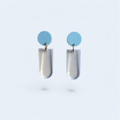Ohrring »Lisbeth« | allergikerfreundlich | hellblau matt und transparent | Trendfarbe | leichte Statement-Ohrringe | Schmuck
