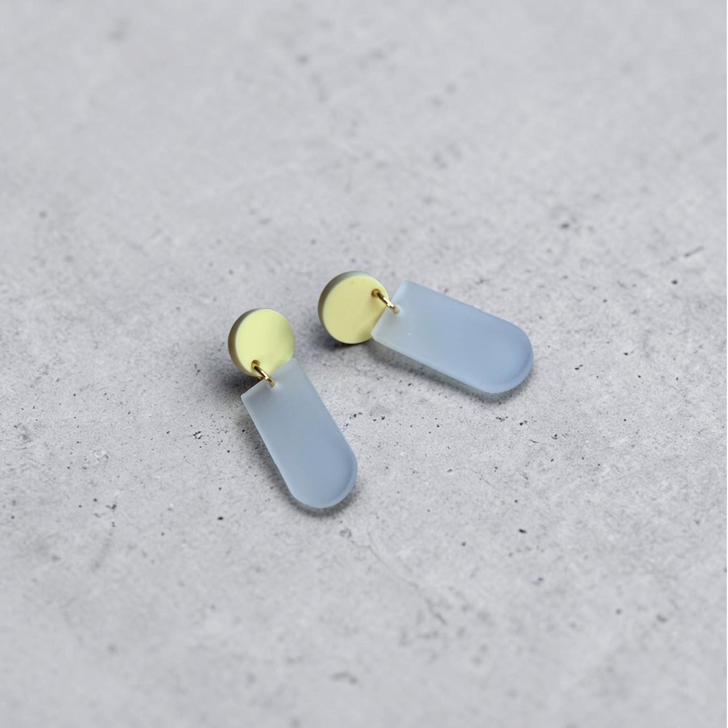 Ohrring »Lisbeth« | allergikerfreundlich | hellgelb matt und Milchglas | Trendfarbe | leichte Statement-Ohrringe | Schmuck
