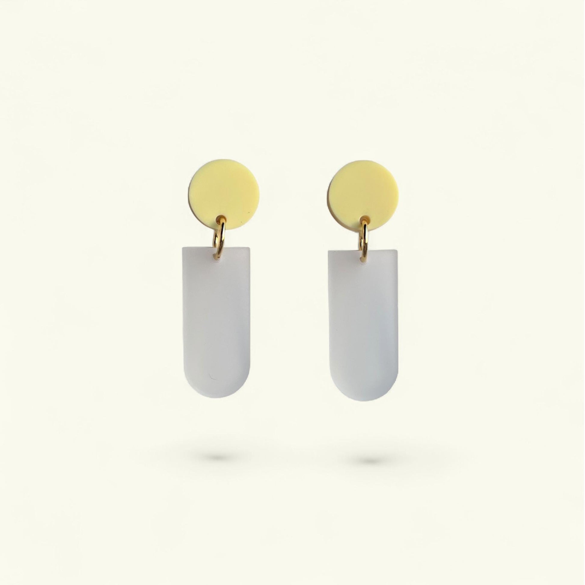 Ohrring »Lisbeth« | allergikerfreundlich | hellgelb matt und Milchglas | Trendfarbe | leichte Statement-Ohrringe | Schmuck