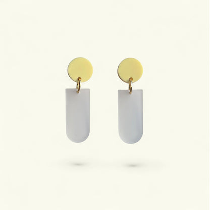 Ohrring »Lisbeth« | allergikerfreundlich | hellgelb matt und Milchglas | Trendfarbe | leichte Statement-Ohrringe | Schmuck