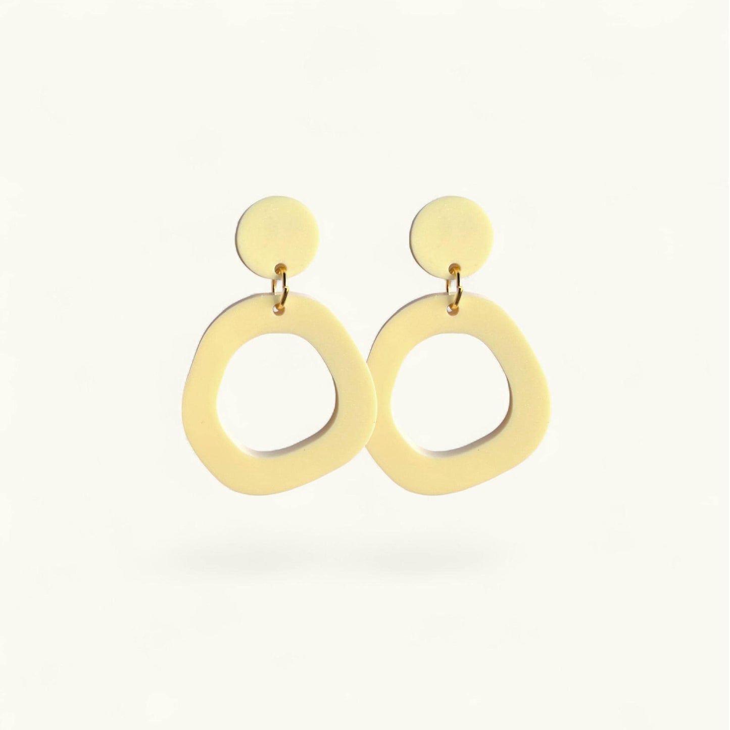 Ohrring »Christel« | allergikerfreundlich | hellgelbes Acryl | leichte Statement-Ohrringe | matt | Schmuck | Geschenk