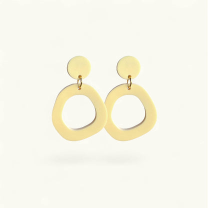 Ohrring »Christel« | allergikerfreundlich | hellgelbes Acryl | leichte Statement-Ohrringe | matt | Schmuck | Geschenk