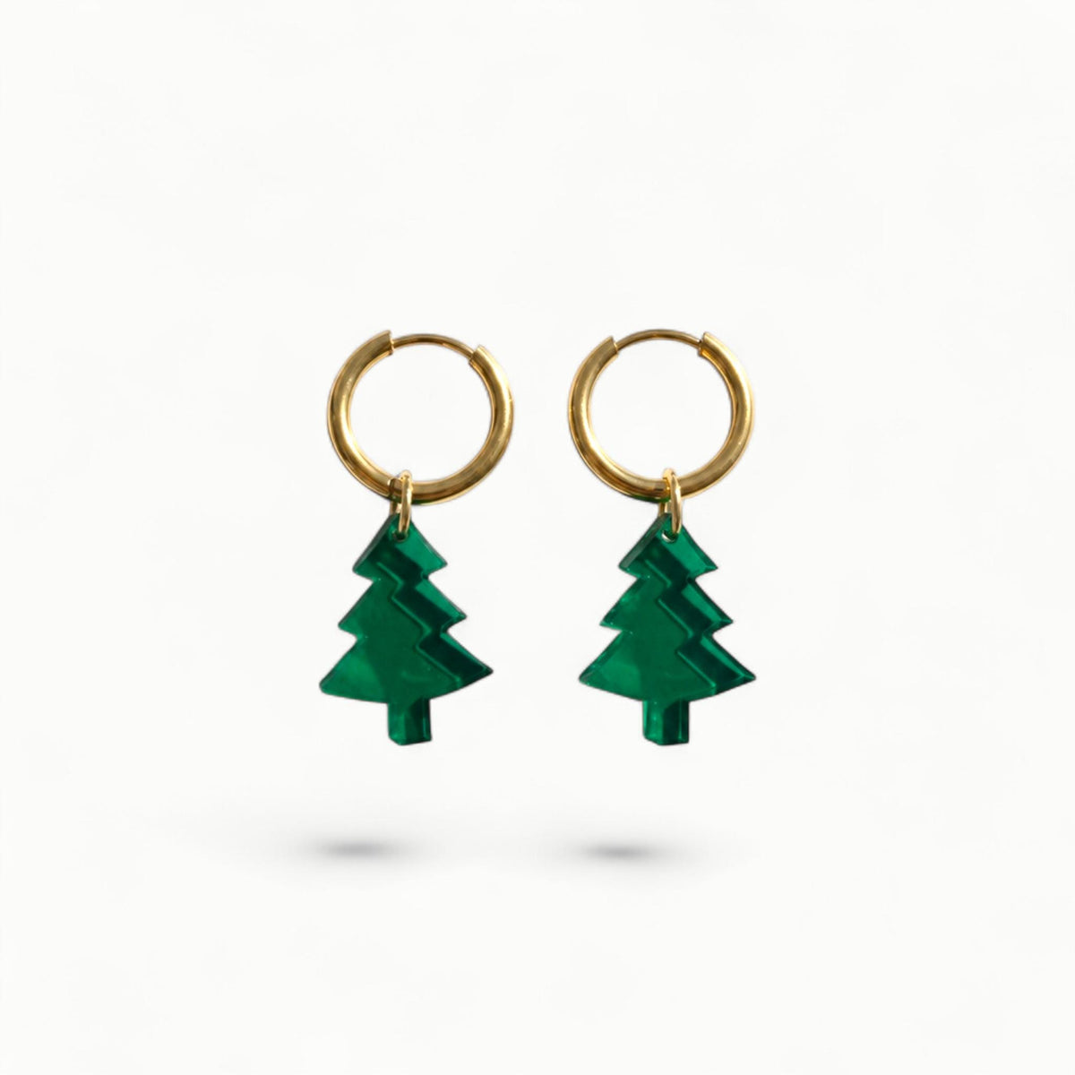 Creolen + Acryl-Anhänger »Tannenbaum« | Creolen Edelstahl 18 K vergoldet | Acryl in dunkelgrün transparent | leichte Statement-Ohrringe