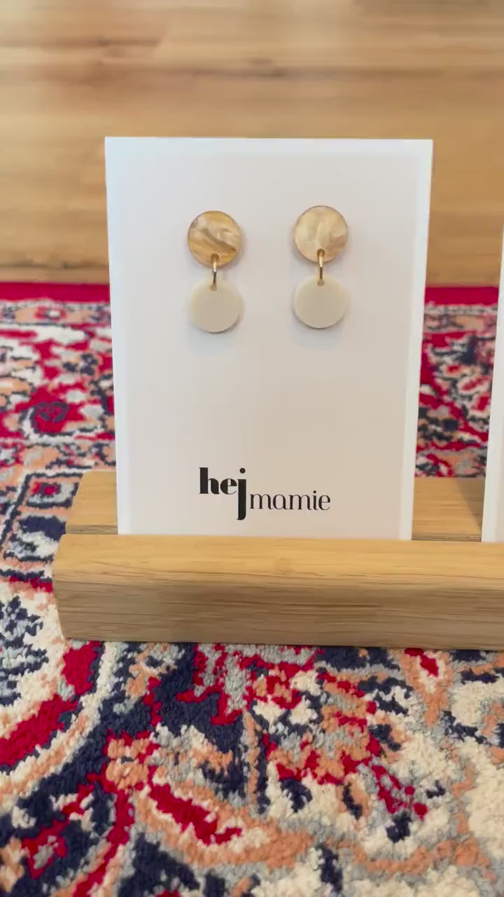 Ohrring »Lotta« | allergikerfreundlich | gold metallic und braun transparentes Acryl | leichte Statement-Ohrringe | Gravur | Geschenk